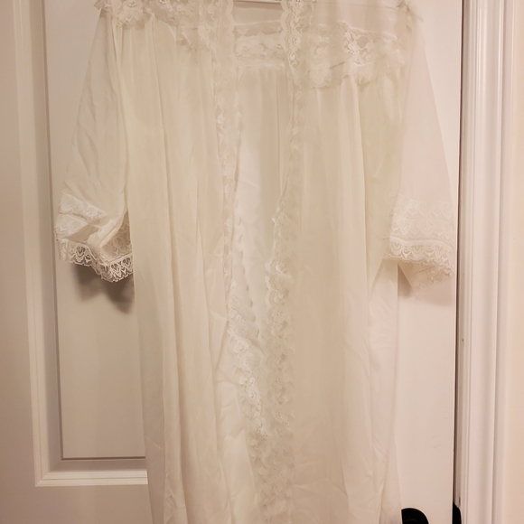2 Piece Vintage Handmade Bright White Peignoir Set - Picture 7 of 8